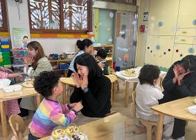 학부모 공개수업(3월 25일) '중점교육- 다양성 존중, 달라도 맛잇어! 우리반 우정 컵케이크' 활동